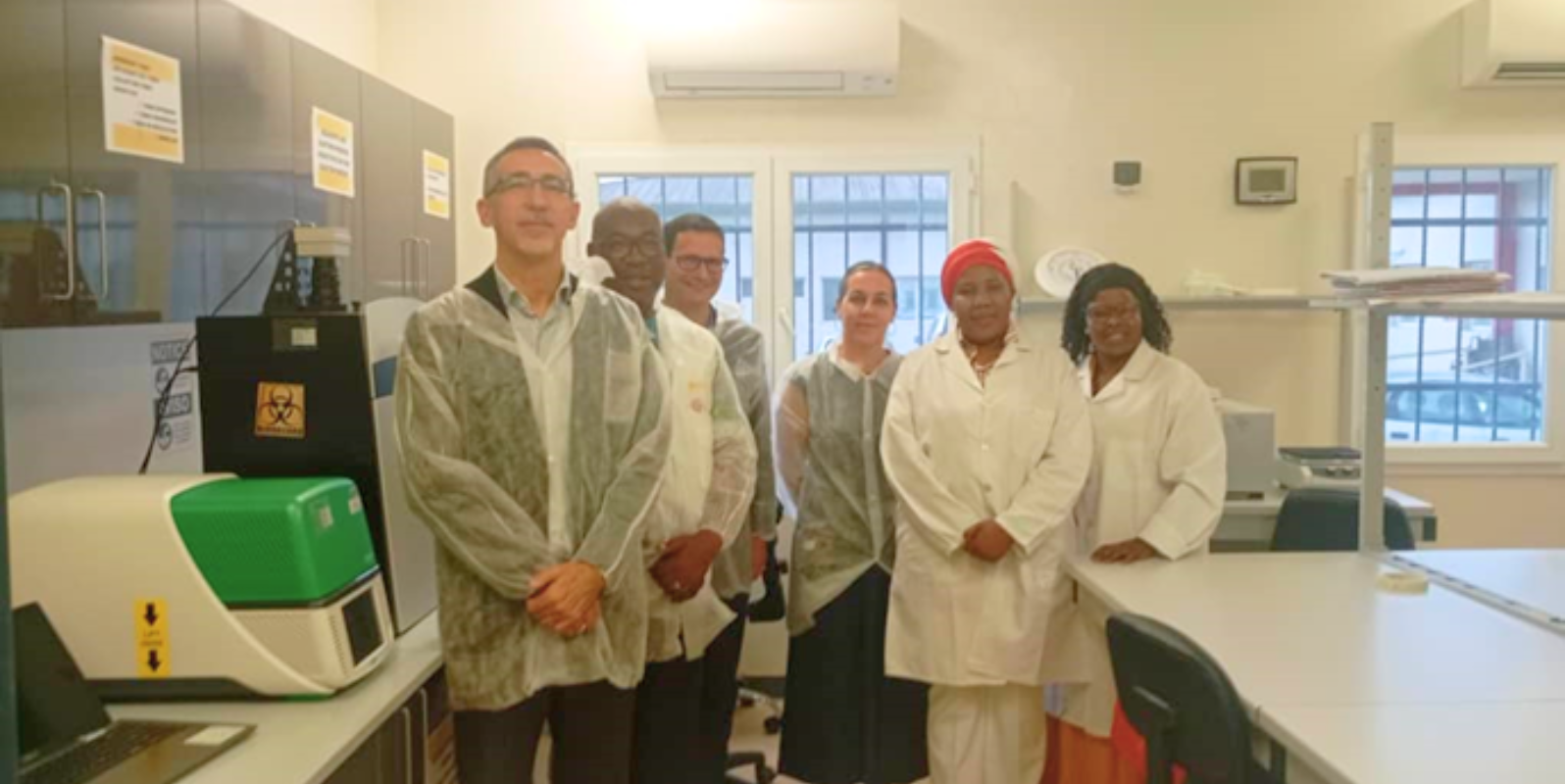 Visita de los técnicos de AECID al laboratorio de investigación en salud pública de Baney apoyado por la Fundación CSAI