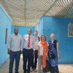 Cándida Grande y Samuel Fdez. Vilches visitando el hospital Cheick Zayed, junto con el director del hospital, el Dr. Salek, el jefe de servicio de la reanimación y la coordinadora del proyecto de la Fundación CSAI.